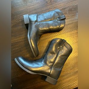 New Ariat cowboy boots!